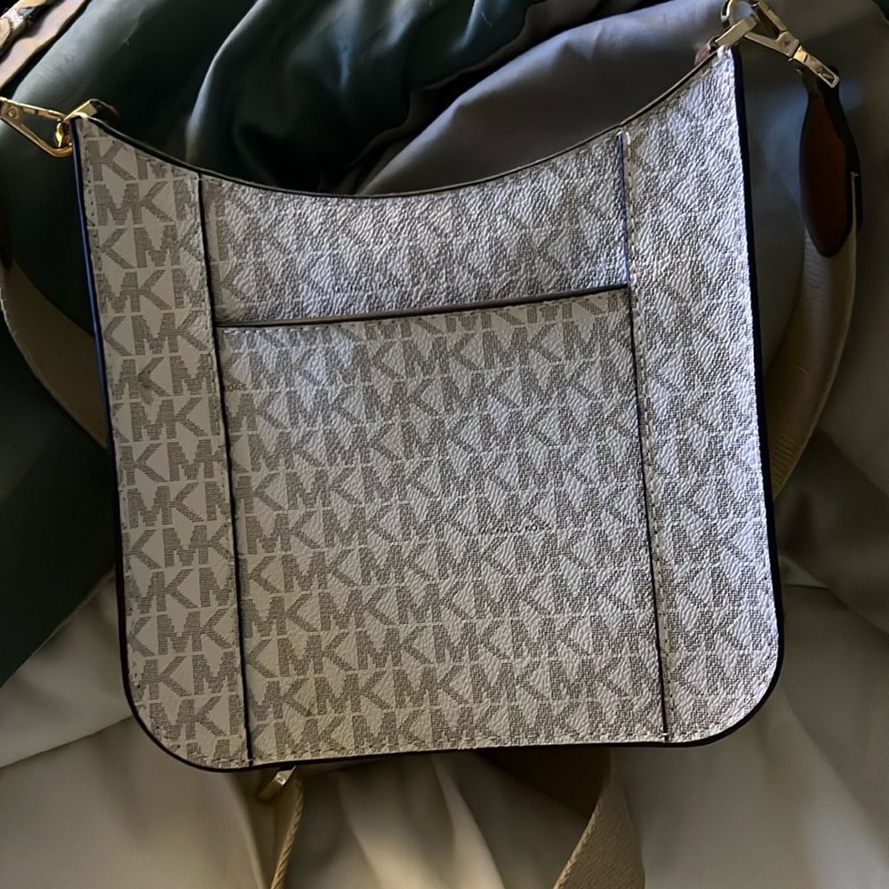 Michael Kors, small Crosby use only once in very good condition